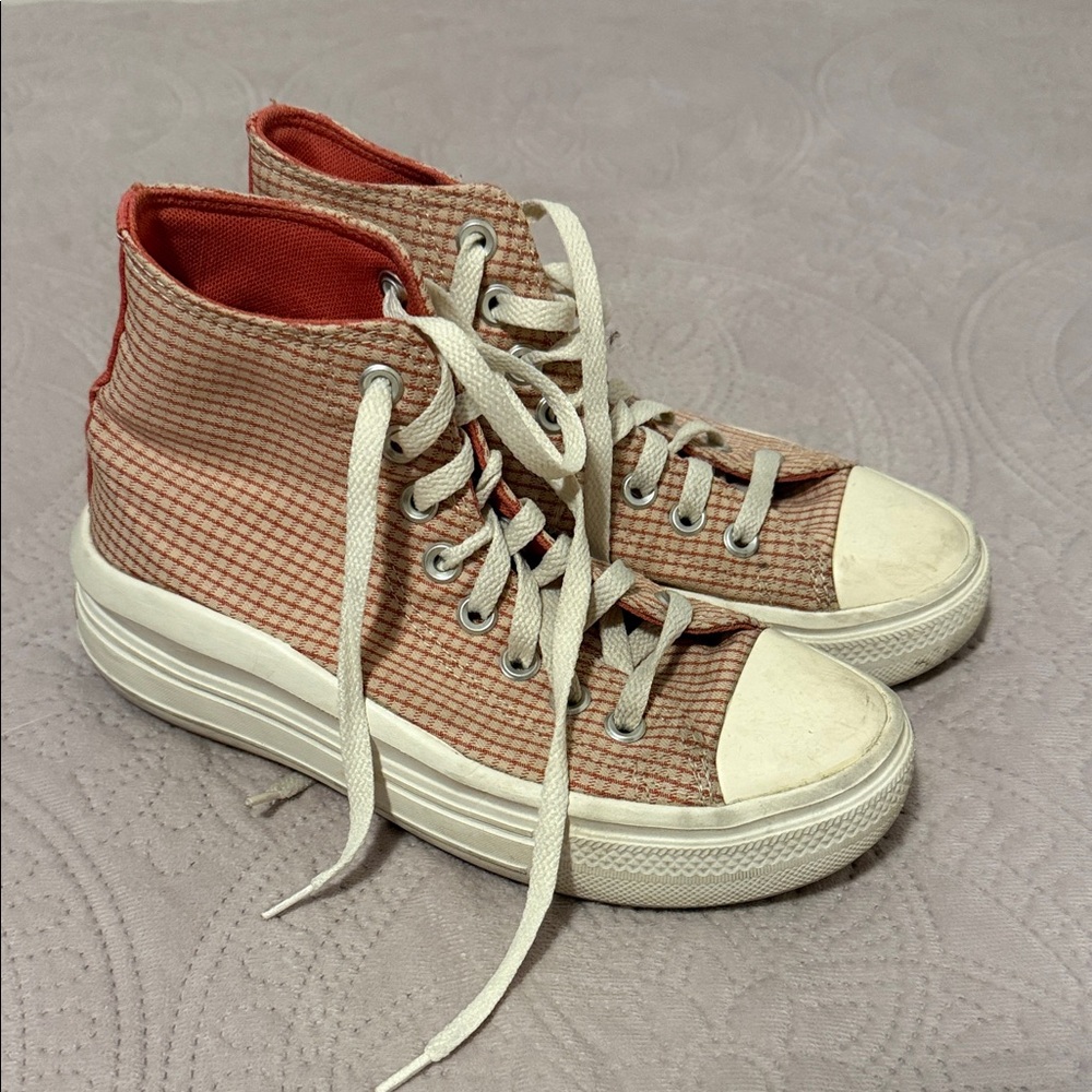 Trendy High-Top Sneakers in Red and Cream